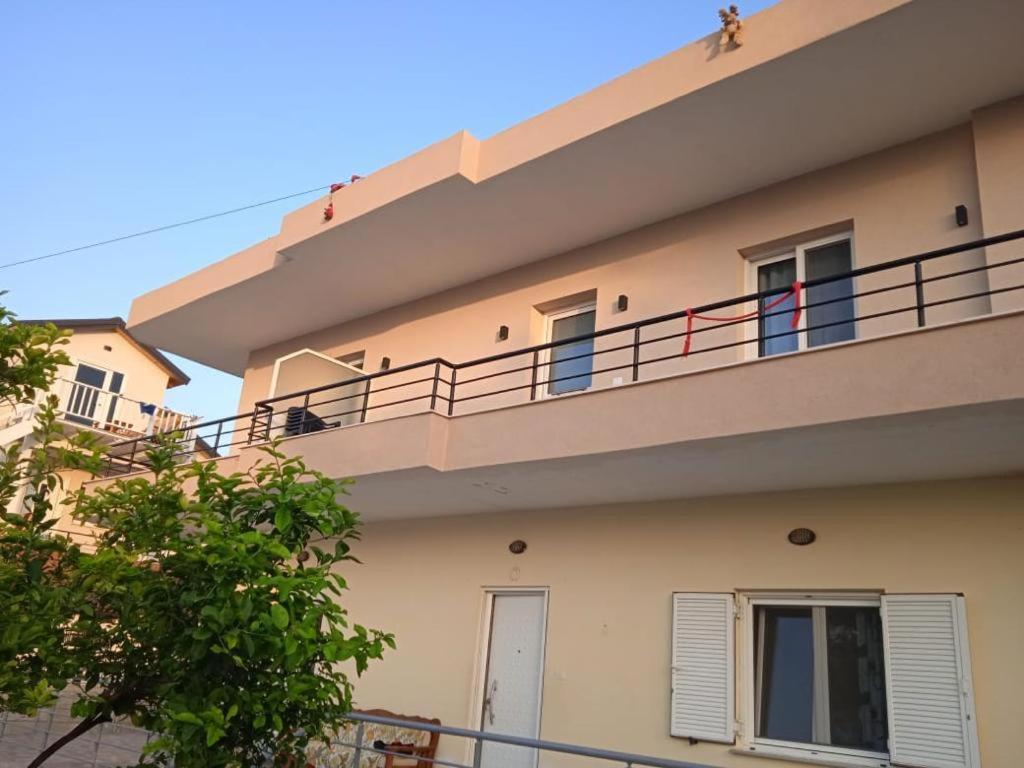 Appartement Hysesani *